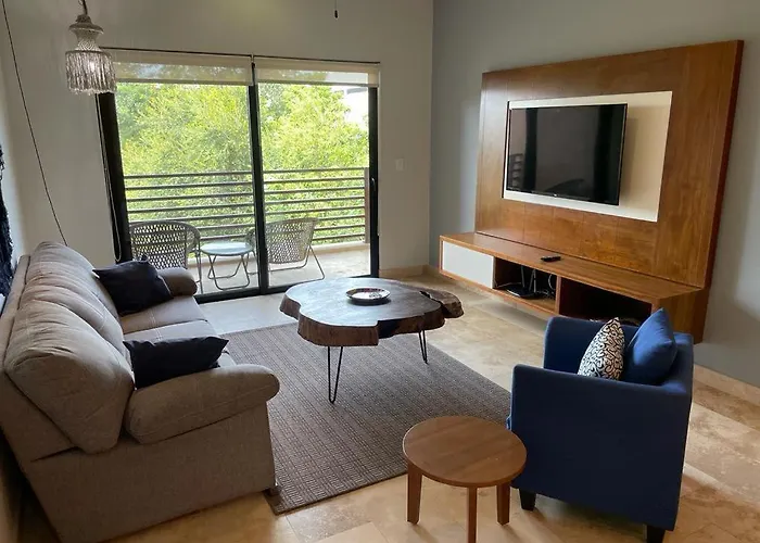 Penthouse 3br Only 1 Mile From *