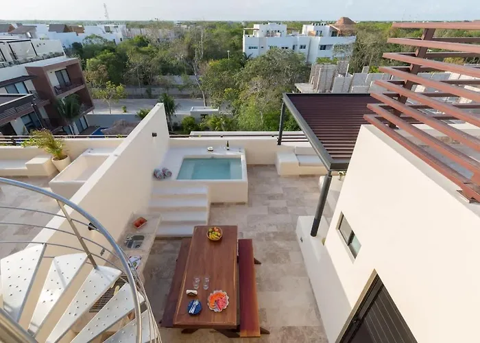 Penthouse 3br Only 1 Mile From